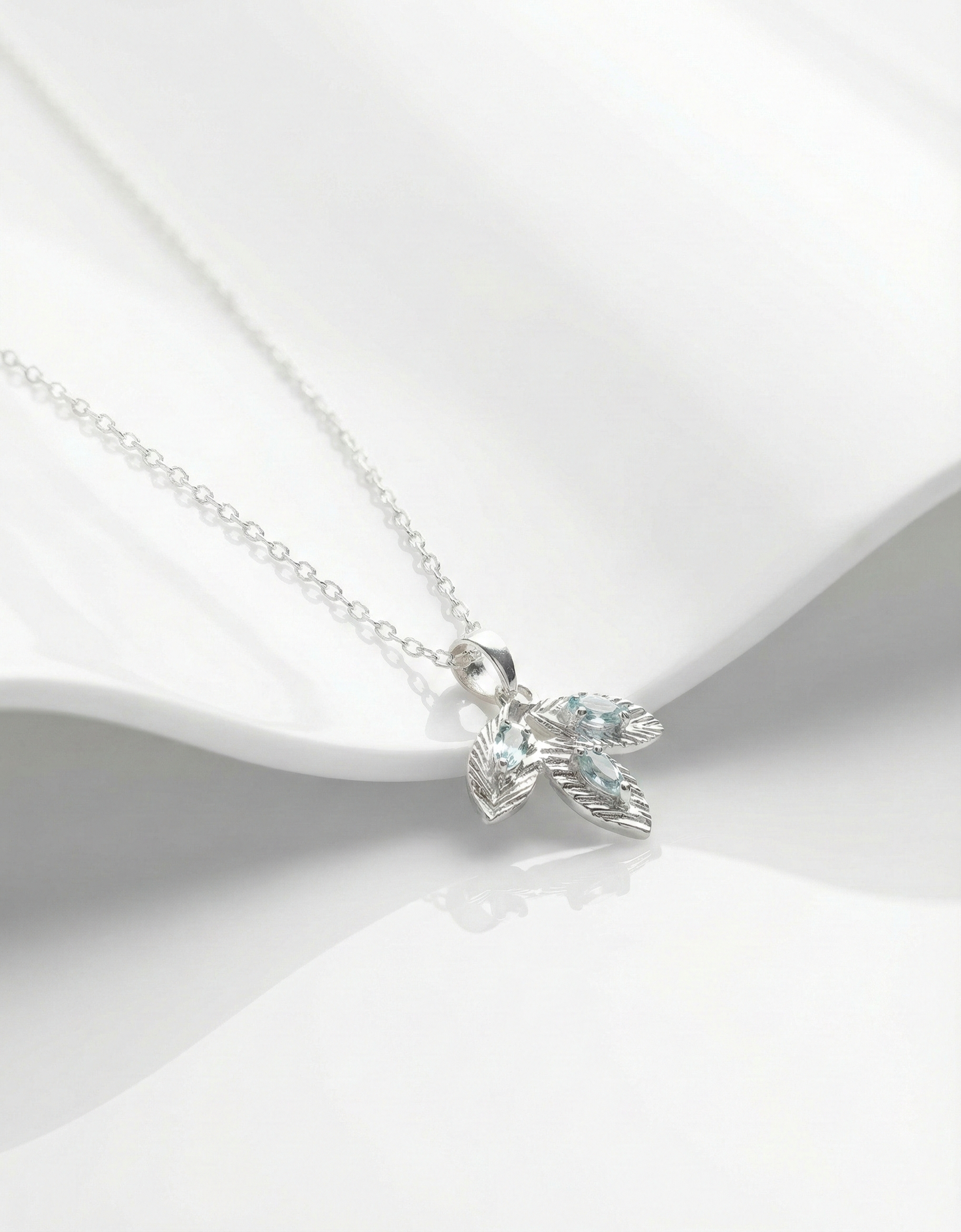 Dainty Silver Floral Leaf Necklace