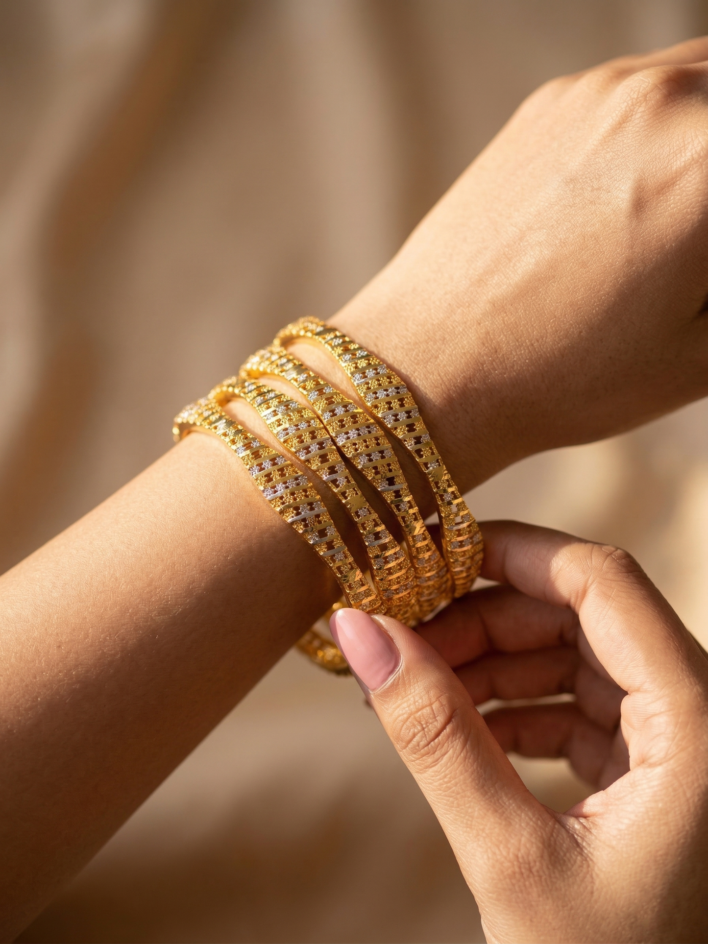 Modern Wavy  Bangle Set